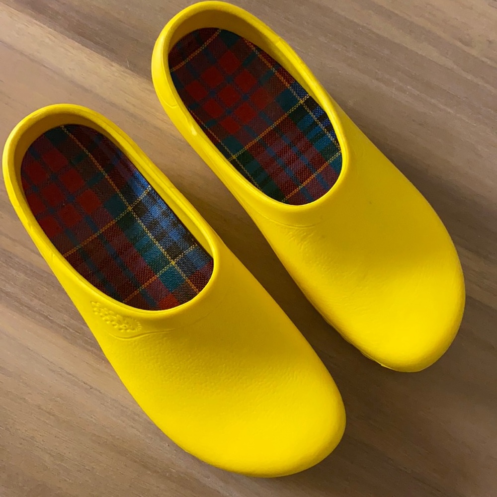 Jollys Yellow Clogs - Gardening